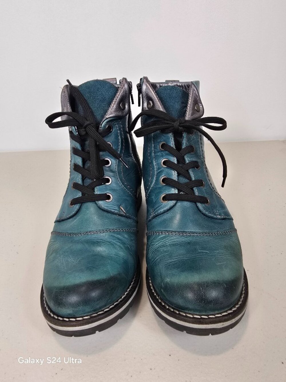 Dromedaris leather boots in a teal color women's size 10